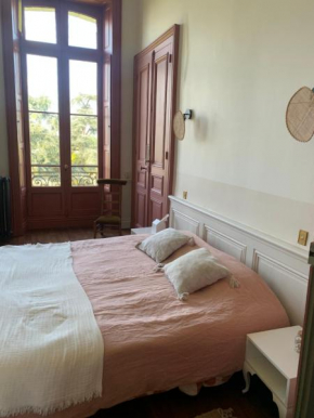 Suite privée rose au Château de la Franceule